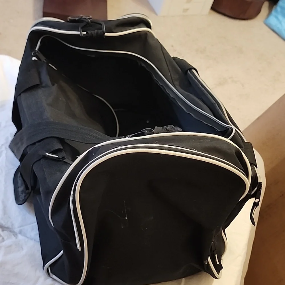 VINTAGE SOCCER FIFA WORLD CUP SOUTH AFRICA 2010 SOCCER DUFFLE BAG FUTBALL BAG
